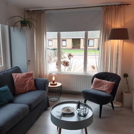 Modern En Sfeervol Appartement Aan Zee Met Airco Заутеланде Екстериор снимка