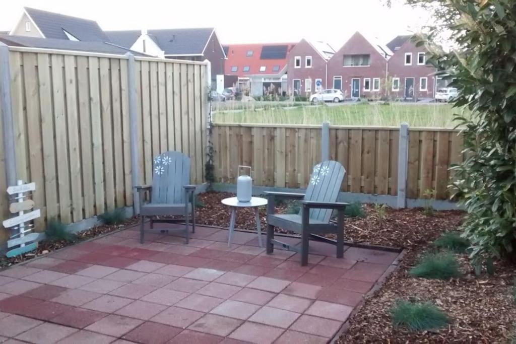 Modern En Sfeervol Appartement Aan Zee Met Airco Заутеланде Екстериор снимка