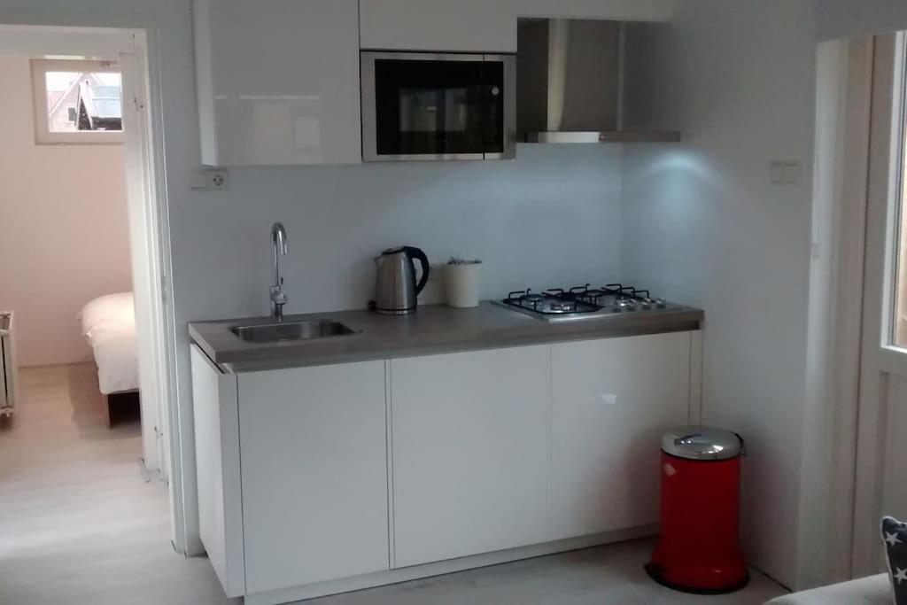 Modern En Sfeervol Appartement Aan Zee Met Airco Заутеланде Екстериор снимка
